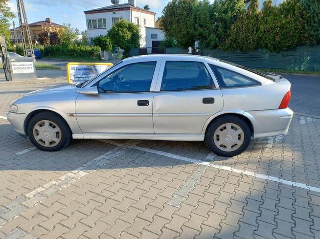 OPEL Vectra B. Hatchback 1.8 Benzyna