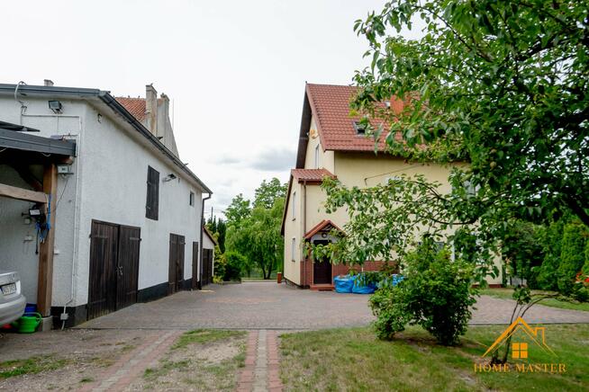 dom pomiędzy dwoma jeziorami