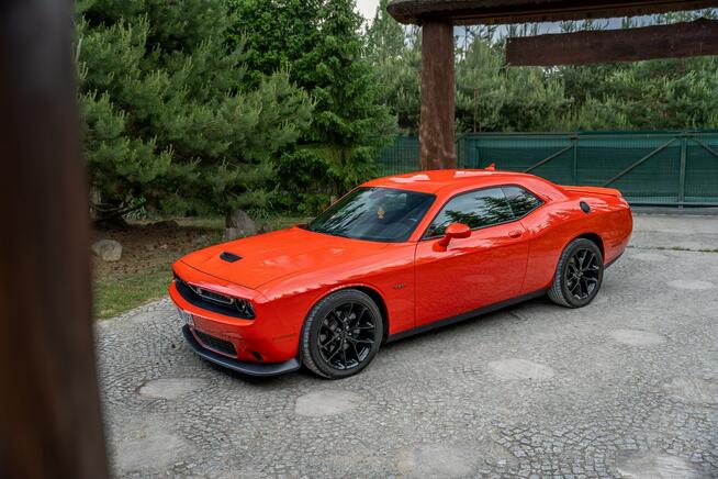 Dodge Challenger R/T / 5.7 V8 HEMI 375KM / Alpine / GO MANGO / Import USA / FV