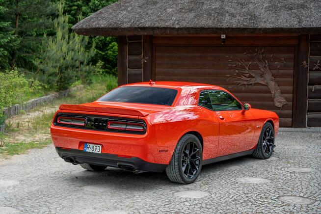 Dodge Challenger R/T / 5.7 V8 HEMI 375KM / Alpine / GO MANGO / Import USA / FV