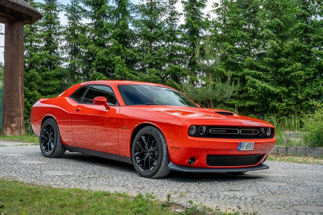 Dodge Challenger R/T / 5.7 V8 HEMI 375KM / Alpine / GO MANGO / Import USA / FV