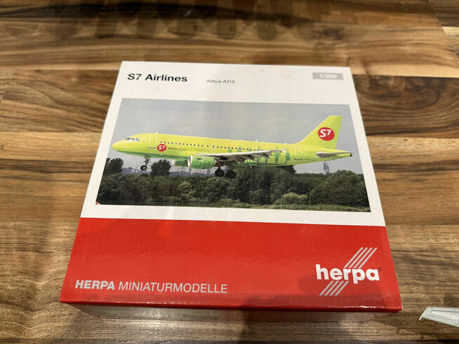 Model Herpa AIRBUS A319 S7 1:200 VP-BHQ