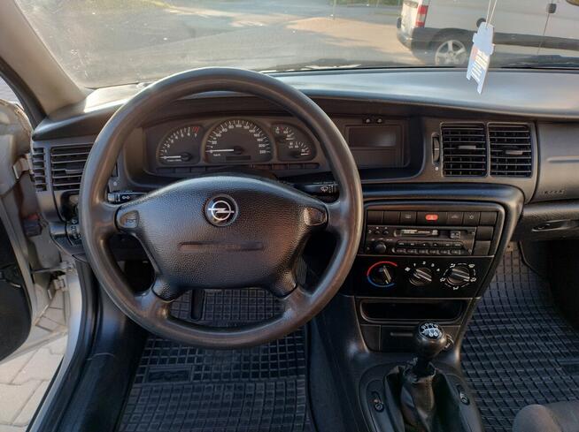 OPEL Vectra B. Hatchback 1.8 Benzyna