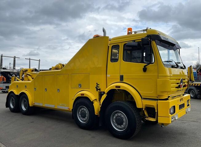 Holownik 8x4 Iveco Astra