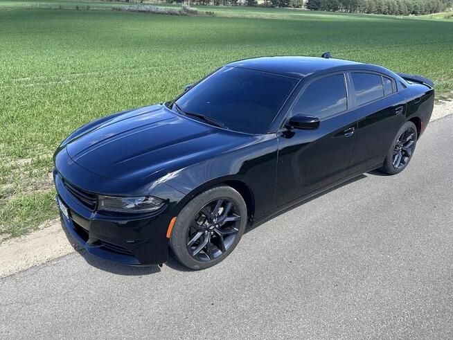Kultowy Charger SXT RWD