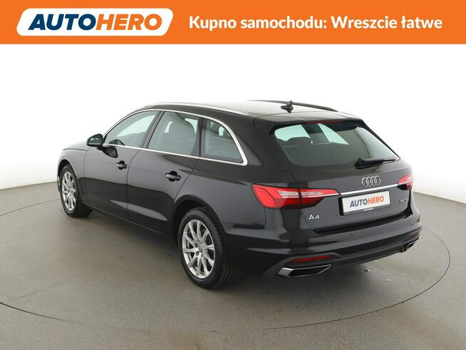 Audi A4 S-tronic niski przebieg mHEV 163KM navi grzane fotele PDC serwisy