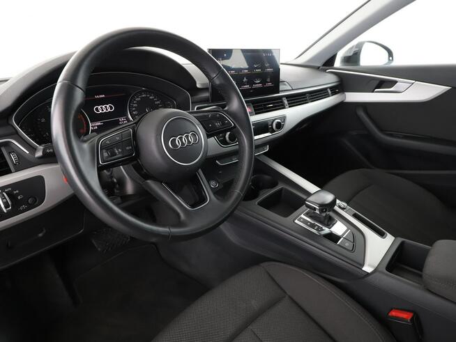 Audi A4 S-tronic niski przebieg mHEV 163KM navi grzane fotele PDC serwisy