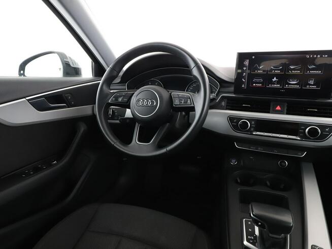 Audi A4 S-tronic niski przebieg mHEV 163KM navi grzane fotele PDC serwisy