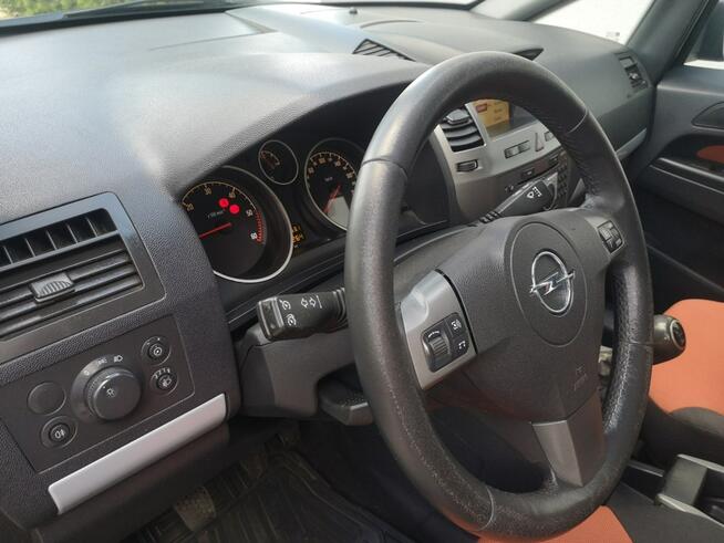 Opel Zafira 1.9 CDTI 120KM Klimatr Navi Temp Isofix ALU 17 7-osobowy Serwisowany