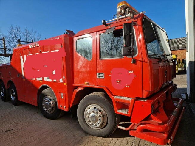 Holownik 8x4 Iveco Astra