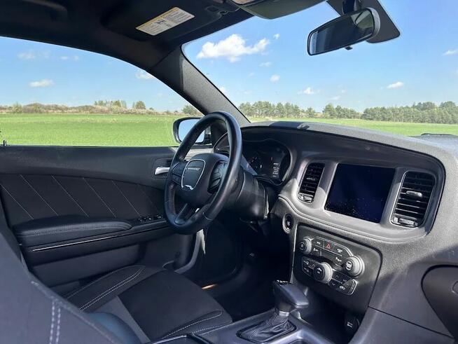 Kultowy Charger SXT RWD