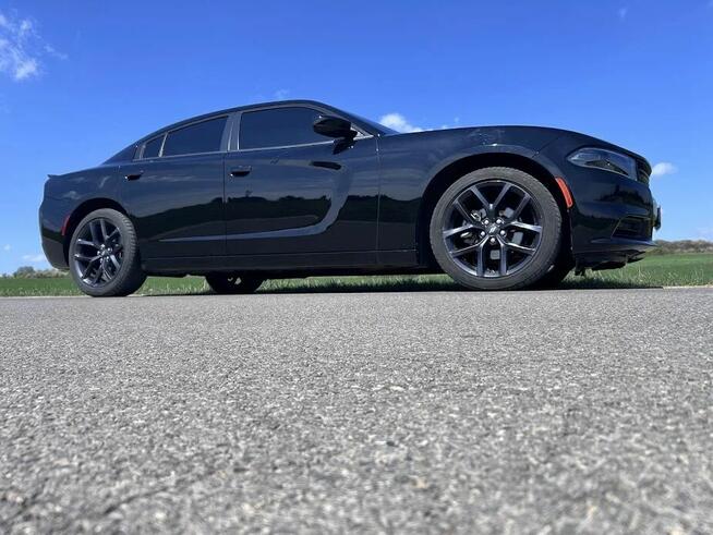Kultowy Charger SXT RWD