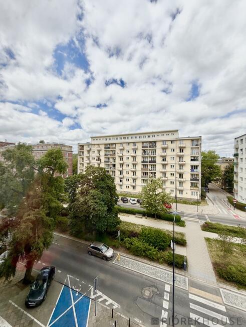 Plac Hallera | 2 pokoje | Winda | Cegła
