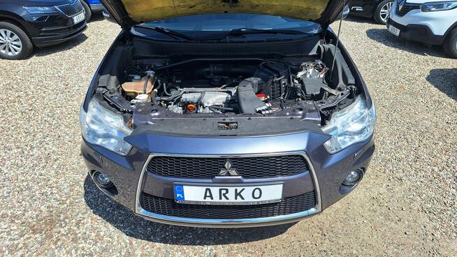 Mitsubishi Outlander AWD, ksenony, PDC