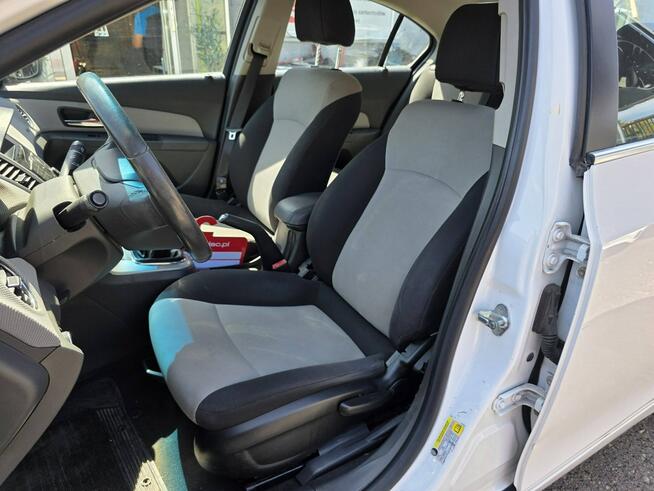 Chevrolet Cruze 1.8 Benzyna 141 KM, Klimatyzacja, Alufelgi, Grzane Fotele, Nawigacja
