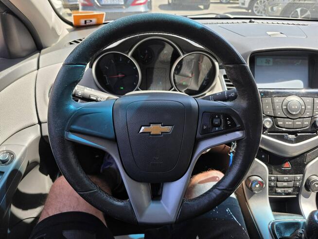 Chevrolet Cruze 1.8 Benzyna 141 KM, Klimatyzacja, Alufelgi, Grzane Fotele, Nawigacja