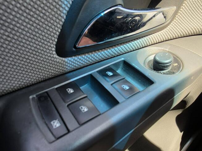Chevrolet Cruze 1.8 Benzyna 141 KM, Klimatyzacja, Alufelgi, Grzane Fotele, Nawigacja