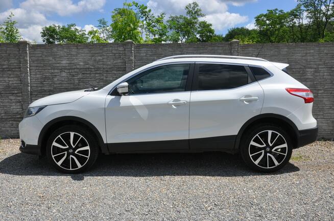 Nissan Qashqai 1.6T 160KM Tekna LED Kamera 360 Navi Panorama Asystenci Czujniki