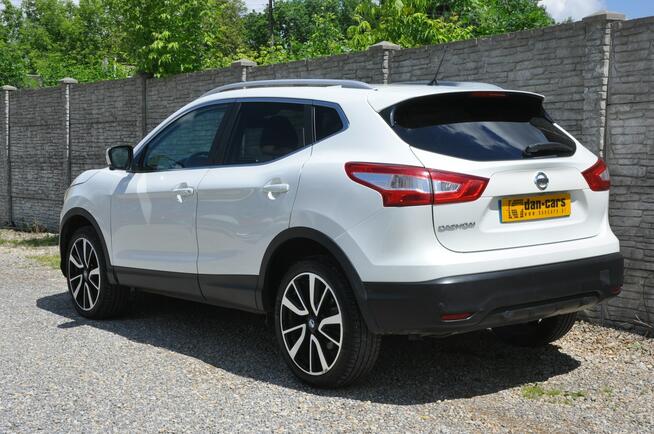 Nissan Qashqai 1.6T 160KM Tekna LED Kamera 360 Navi Panorama Asystenci Czujniki