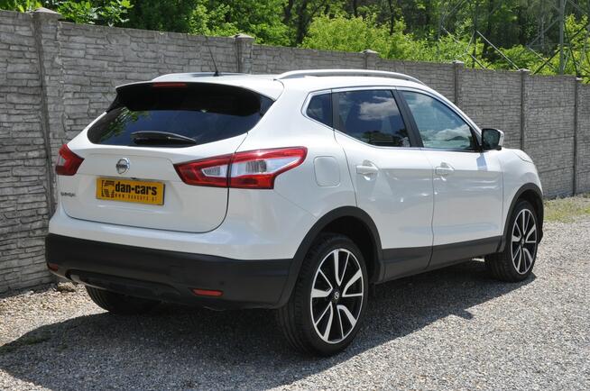 Nissan Qashqai 1.6T 160KM Tekna LED Kamera 360 Navi Panorama Asystenci Czujniki
