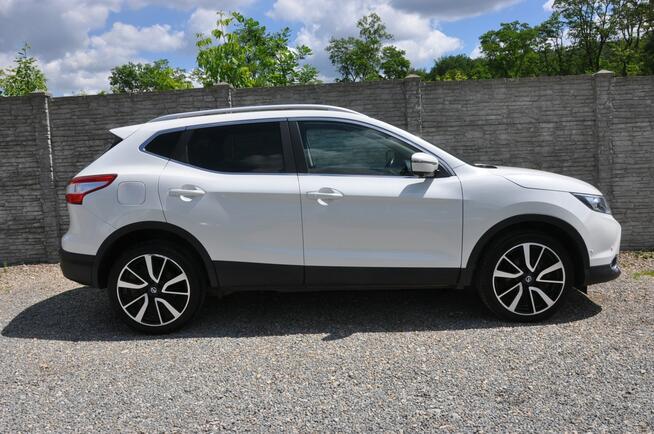 Nissan Qashqai 1.6T 160KM Tekna LED Kamera 360 Navi Panorama Asystenci Czujniki