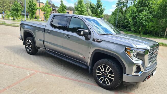 Samochód osobowy GMC Sierra 1500