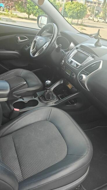 Hyundai ix35 1.7 diesel blue driver