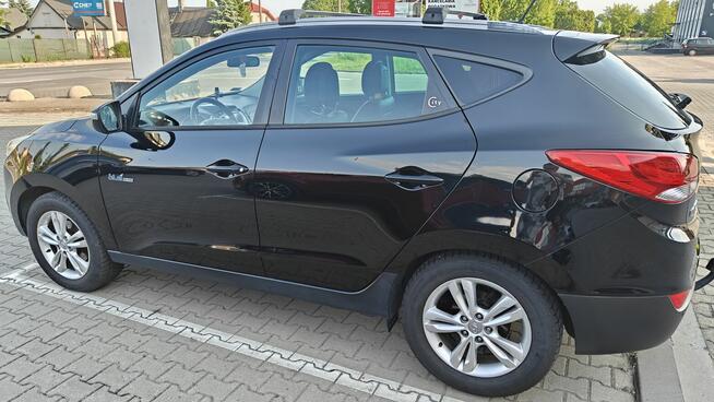 Hyundai ix35 1.7 diesel blue driver