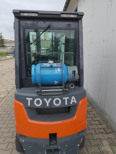 Wózek widłowy TOYOTA 02-8FGF18