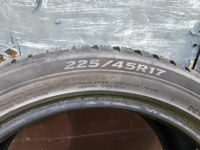 Opony zimowe Goodyear UltraGrip 225/55 R17 Laufenn 225/45