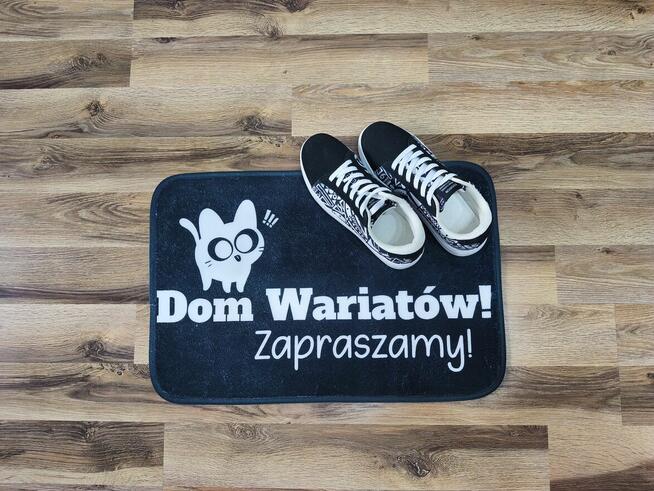 Wycieraczka „Dom Wariatów! Zapraszamy!” 60x40 Antypoślizgowa