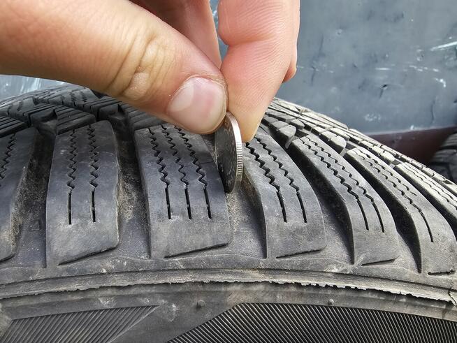 Opony zimowe Goodyear UltraGrip 225/55 R17 Laufenn 225/45