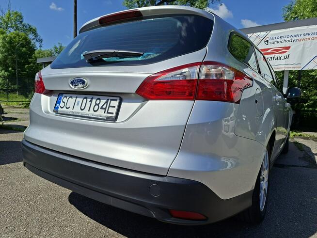 Ford Focus Klimatyzacja, Podgrzewana szyba czołowa, 2 kpl. kół, Bi-Xenon