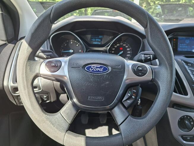 Ford Focus Klimatyzacja, Podgrzewana szyba czołowa, 2 kpl. kół, Bi-Xenon