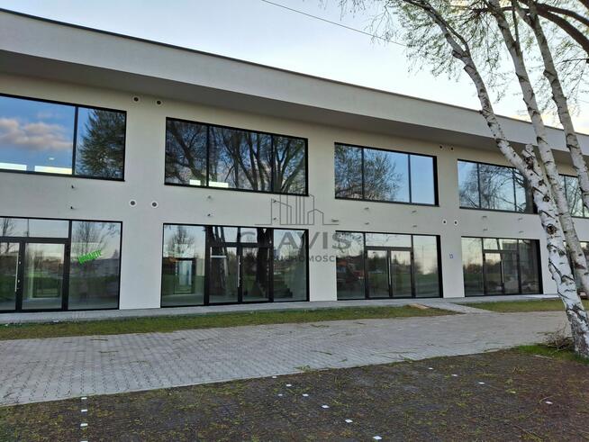 Nowoczesne lokale usługowe 140–420 m² przy głównej ulicy