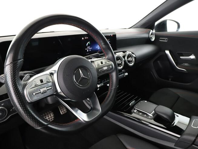 Mercedes CLA 200 automat full LED skóra/alcantara panorama navi duże ekrany kamery