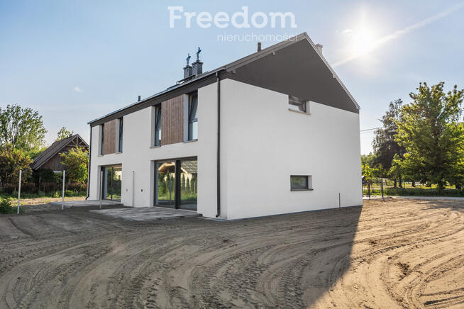 Nowoczesny dom z kominkiem, ogródkiem i garażem