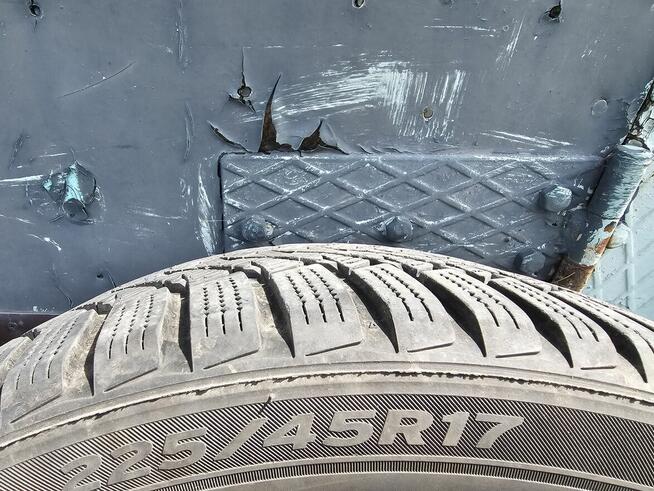 Opony zimowe Goodyear UltraGrip 225/55 R17 Laufenn 225/45