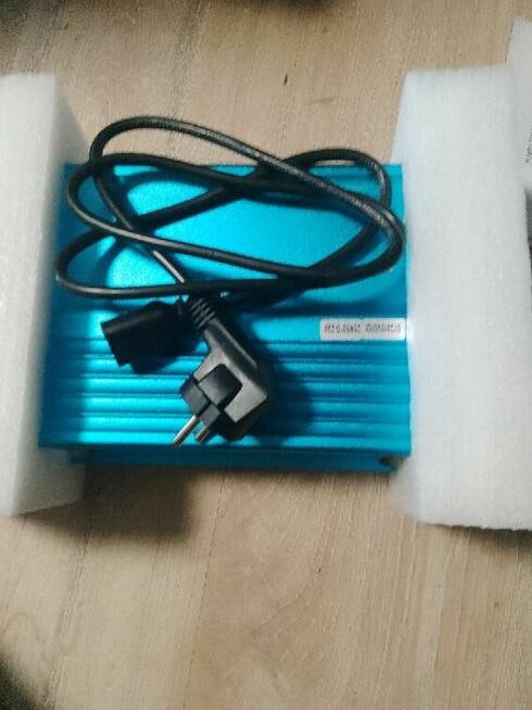 Sprzedam falownik R659 12v