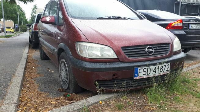 Syndyk sprzeda samochód osobowy Opel Zafira (Bordowy)