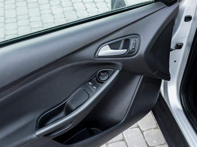 Ford Focus 1.5_Diesel_120 KM_118 tyś. km_LIFT