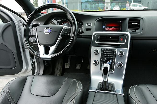 Volvo V60 LiFT 2,0 Disel Bi Xenon Ledy Skóra Grzana Kiera City Full Opcja
