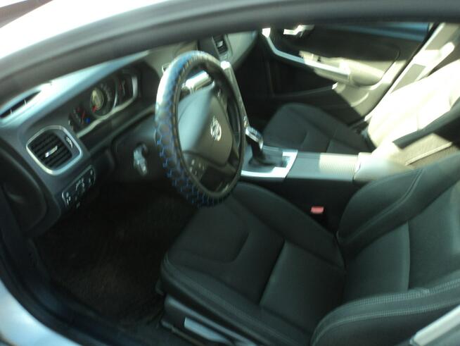 sprzedam ładne VOLVO V60 Z 2016R 1.6 TDI 150KM