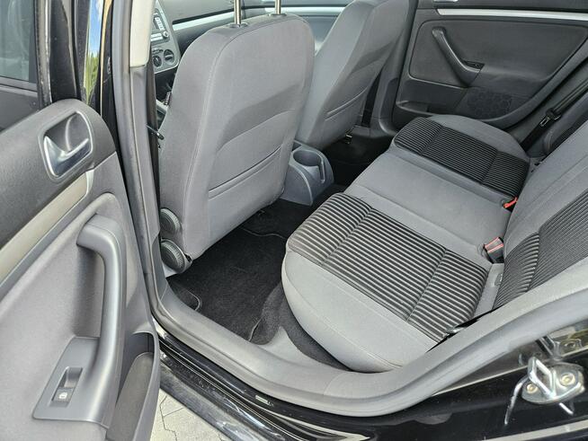 Volkswagen Golf 1,6 MPi 102 kM Bezwypadkowy