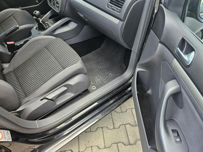 Volkswagen Golf 1,6 MPi 102 kM Bezwypadkowy