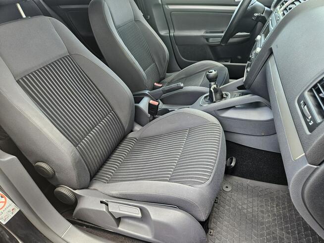 Volkswagen Golf 1,6 MPi 102 kM Bezwypadkowy