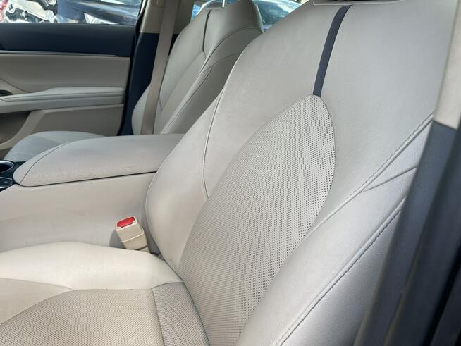 Toyota Camry Automat Hybryda Skóra Podgrzewanie Kamera 218KM