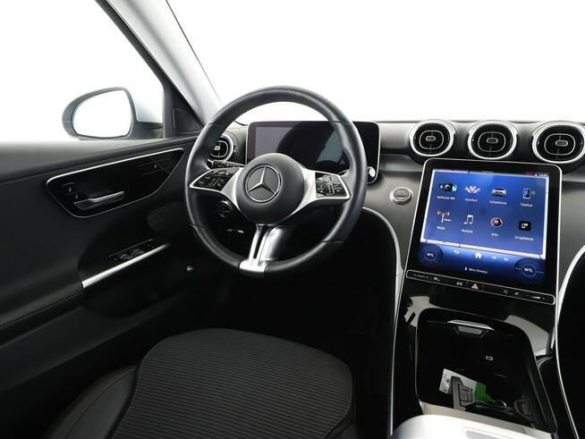 Mercedes C 220 mHEV 4x4 automat full LED navi grzane fotele kamey i czujniki parkowan