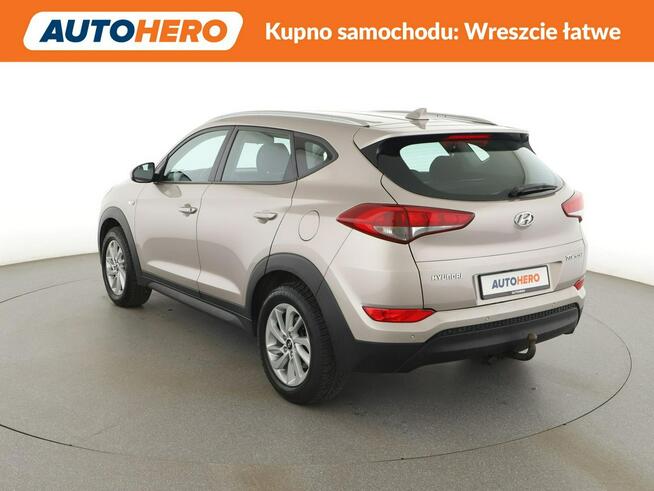 Hyundai Tucson navi klima auto grzane fotele kamera i czujniki parkowania hak