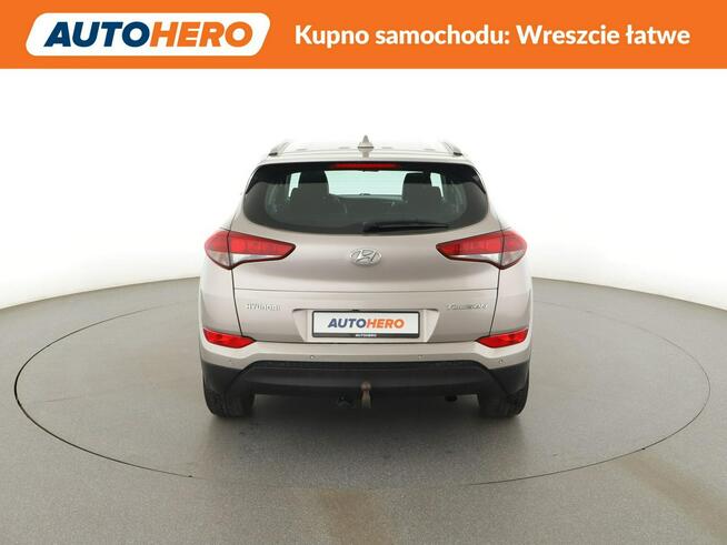 Hyundai Tucson navi klima auto grzane fotele kamera i czujniki parkowania hak